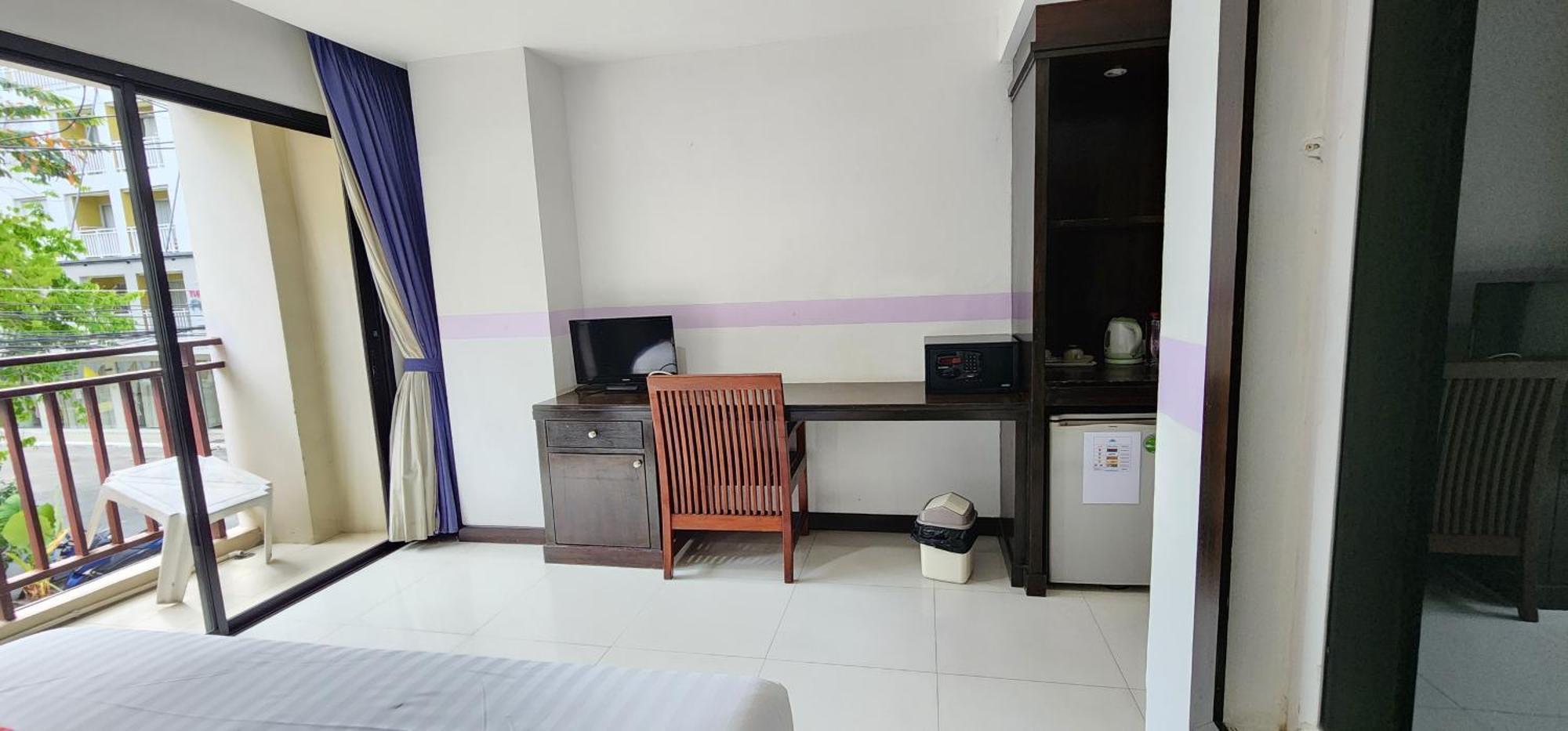 D C Patong Exterior foto